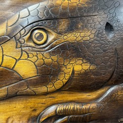 Tabella Tegu intaglio legno